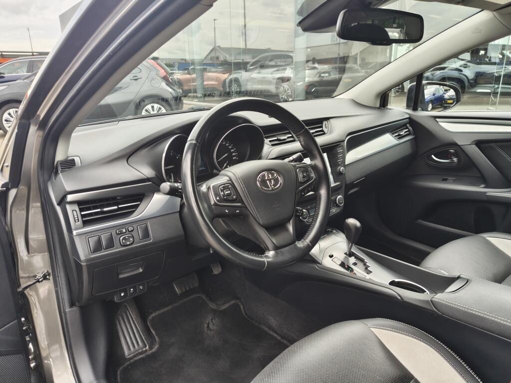Toyota Avensis Touring Sports 1.8 VVT-i Dynamic Automaat | Trekhaak | Stoelverwarming | Leder - Image 25