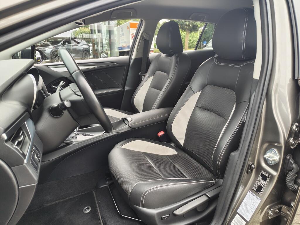 Toyota Avensis Touring Sports 1.8 VVT-i Dynamic Automaat | Trekhaak | Stoelverwarming | Leder - Image 26