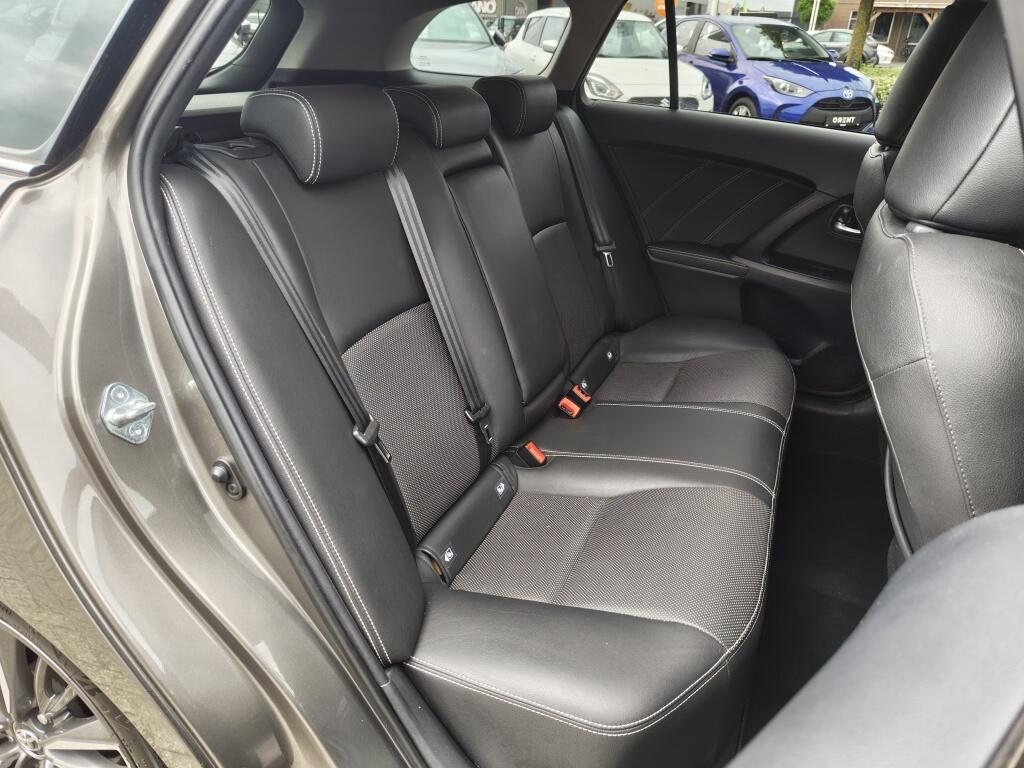 Toyota Avensis Touring Sports 1.8 VVT-i Dynamic Automaat | Trekhaak | Stoelverwarming | Leder - Image 29