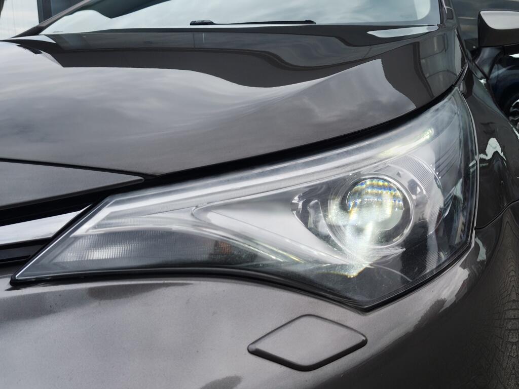 Toyota Avensis Touring Sports 1.8 VVT-i Dynamic Automaat | Trekhaak | Stoelverwarming | Leder - Image 32