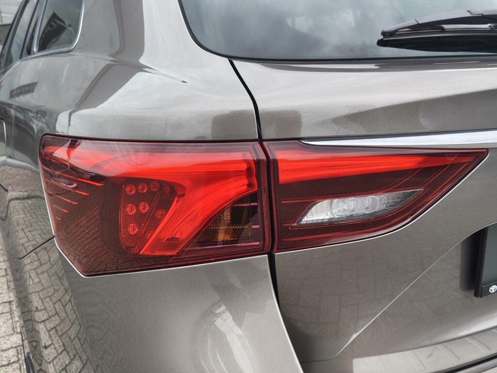 Toyota Avensis Touring Sports 1.8 VVT-i Dynamic Automaat | Trekhaak | Stoelverwarming | Leder - Image 33
