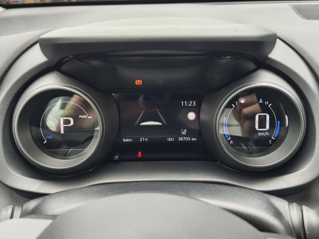 Toyota Yaris 1.5 Hybrid Dynamic | Trekhaak Afneembaar |  Keyless Entry & Star - Image 11