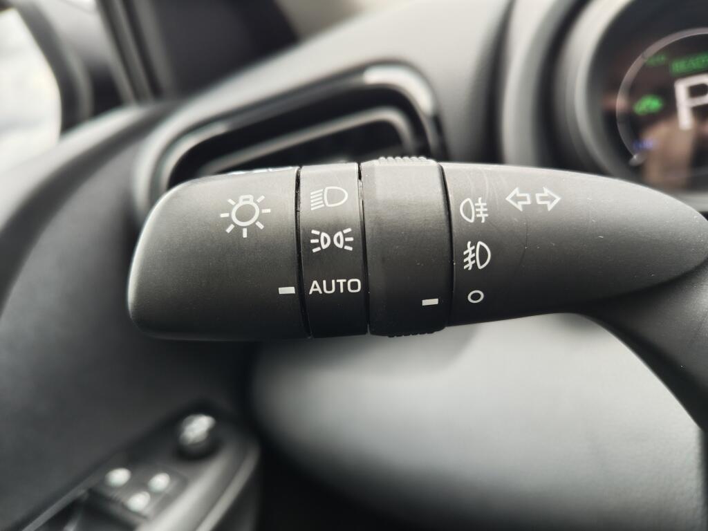 Toyota Yaris 1.5 Hybrid Dynamic | Trekhaak Afneembaar |  Keyless Entry & Star - Image 12