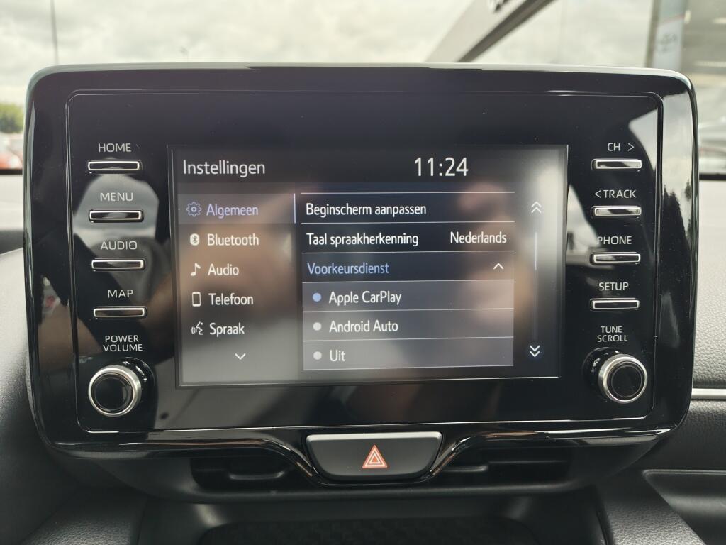 Toyota Yaris 1.5 Hybrid Dynamic | Trekhaak Afneembaar |  Keyless Entry & Star - Image 17