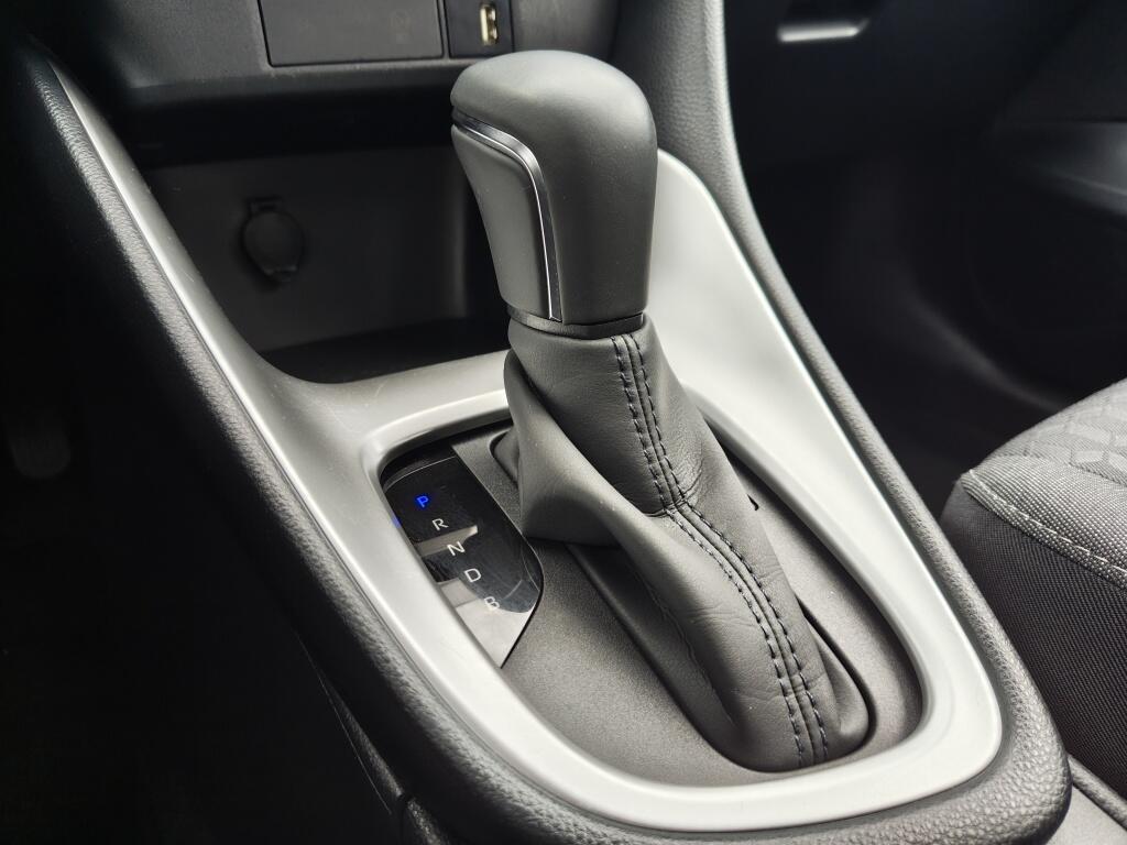 Toyota Yaris 1.5 Hybrid Dynamic | NL Auto | All Season | Keyless Entry & Star - Image 19