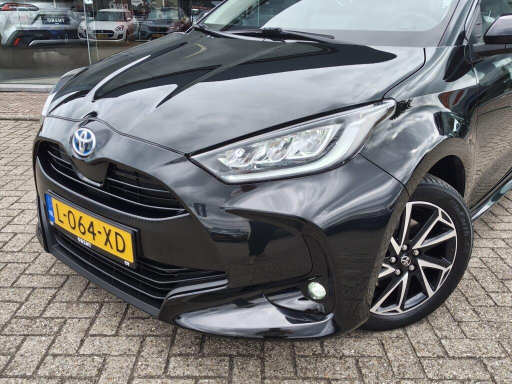 Toyota Yaris 1.5 Hybrid Dynamic | NL Auto | All Season | Keyless Entry & Star - Image 2