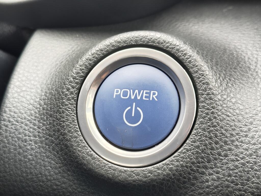 Toyota Yaris 1.5 Hybrid Dynamic | NL Auto | All Season | Keyless Entry & Star - Image 23