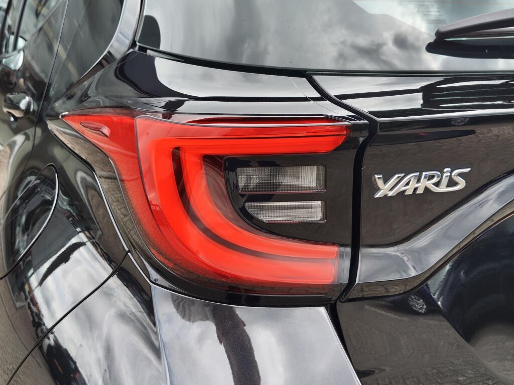 Toyota Yaris 1.5 Hybrid Dynamic | NL Auto | All Season | Keyless Entry & Star - Image 32