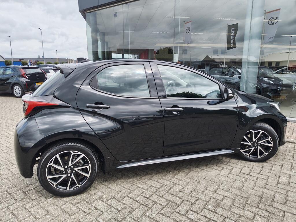 Toyota Yaris 1.5 Hybrid Dynamic | NL Auto | All Season | Keyless Entry & Star - Image 5