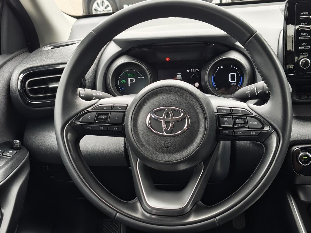 Toyota Yaris 1.5 Hybrid Dynamic | NL Auto | All Season | Keyless Entry & Star - Image 9