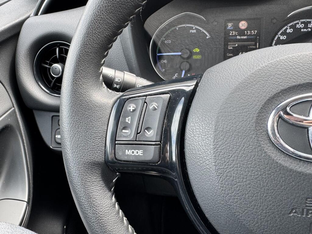 Toyota Yaris 1.5 Hybrid Design | All-Seasons | Trekhaak Afn. | Stoel Verwarmi - Image 18