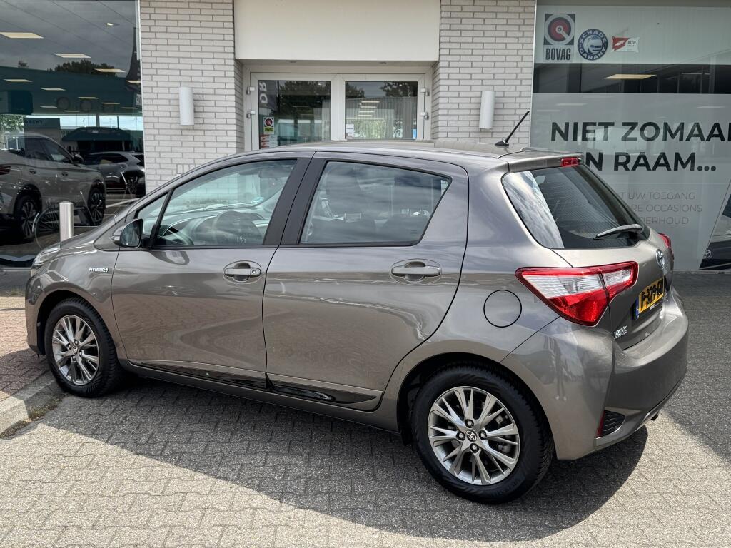 Toyota Yaris 1.5 Hybrid Design | All-Seasons | Trekhaak Afn. | Stoel Verwarmi - Image 3