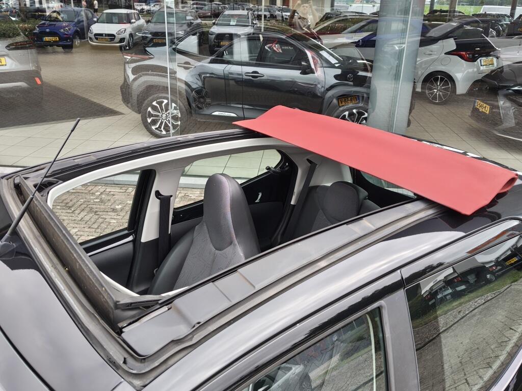 Toyota Aygo 1.0 VVT-i x-wave | El. Vouwdak | Achteruitrijcamera | El. Climat - Image 2