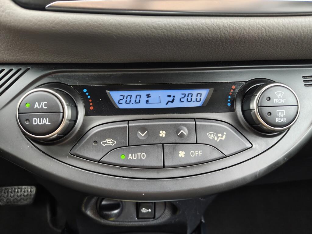 Toyota Yaris 1.5 Hybrid Bi-Tone | Cruise Control | Lichtmetaal | Achteruitrij - Image 18