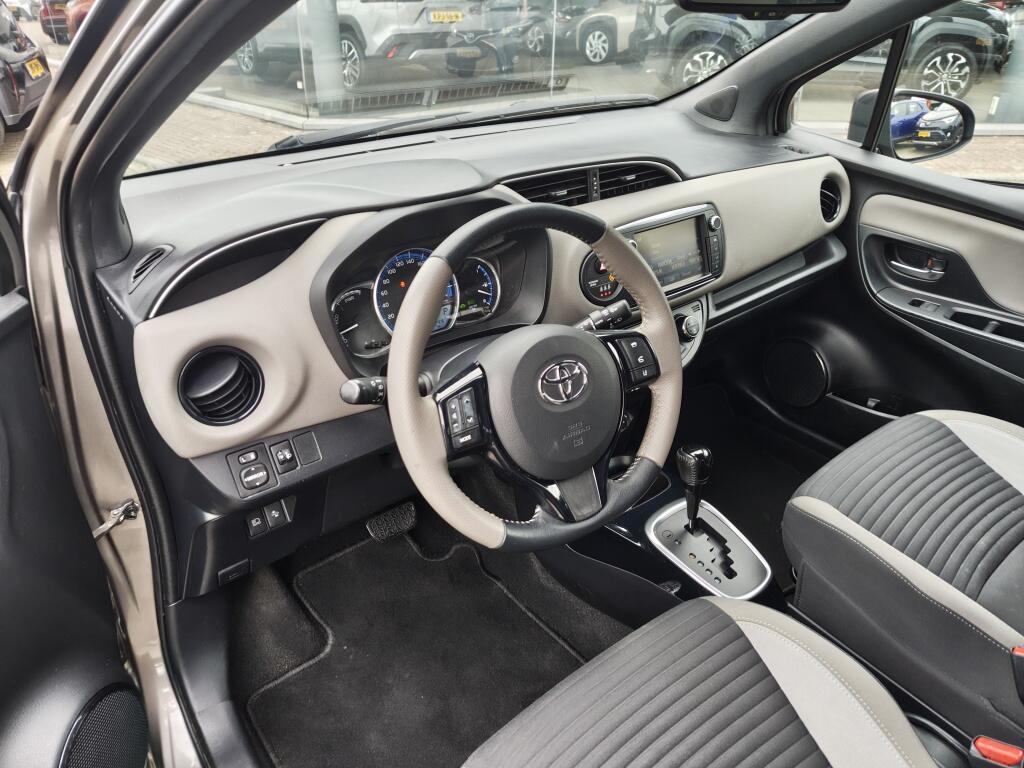 Toyota Yaris 1.5 Hybrid Bi-Tone | Cruise Control | Lichtmetaal | Achteruitrij - Image 27