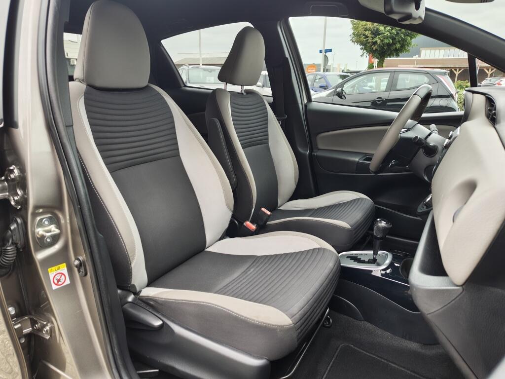 Toyota Yaris 1.5 Hybrid Bi-Tone | Cruise Control | Lichtmetaal | Achteruitrij - Image 29