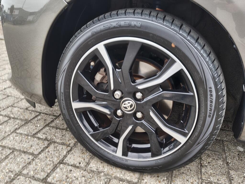 Toyota Yaris 1.5 Hybrid Bi-Tone | Cruise Control | Lichtmetaal | Achteruitrij - Image 37