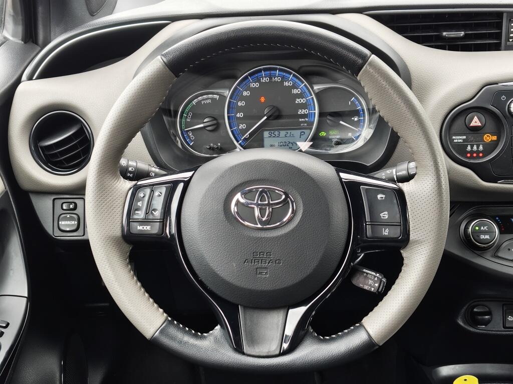 Toyota Yaris 1.5 Hybrid Bi-Tone | Cruise Control | Lichtmetaal | Achteruitrij - Image 9