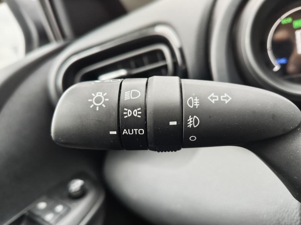 Toyota Yaris 1.5 Hybrid Dynamic | Keyless Entry | Stoelverwarming | Android A - Image 10