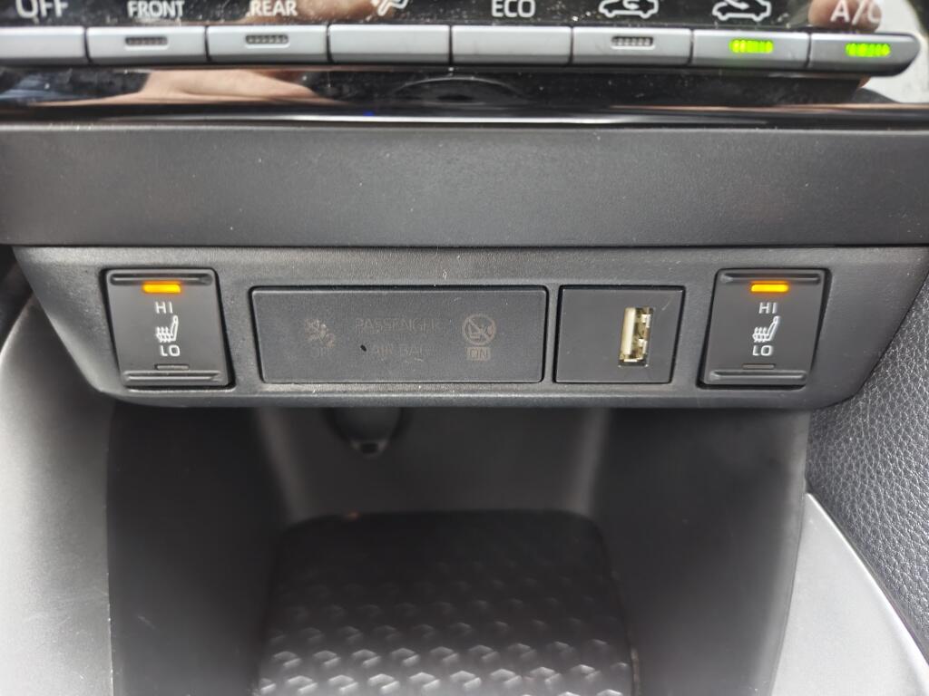 Toyota Yaris 1.5 Hybrid Dynamic | Keyless Entry | Stoelverwarming | Android A - Image 18