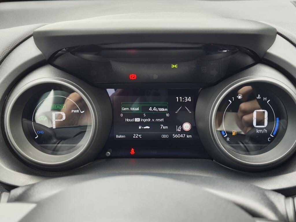 Toyota Yaris 1.5 Hybrid Dynamic | NL Auto | All Season | Keyless Entry & Star - Image 10