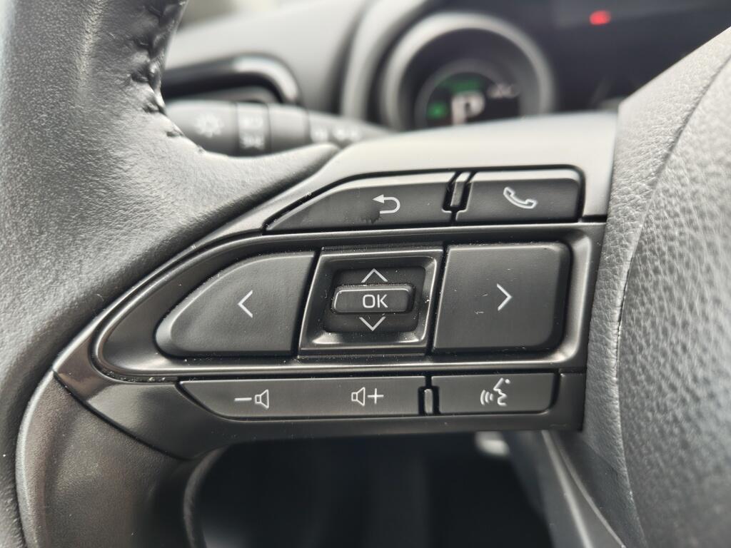 Toyota Yaris 1.5 Hybrid Dynamic | NL Auto | All Season | Keyless Entry & Star - Image 11