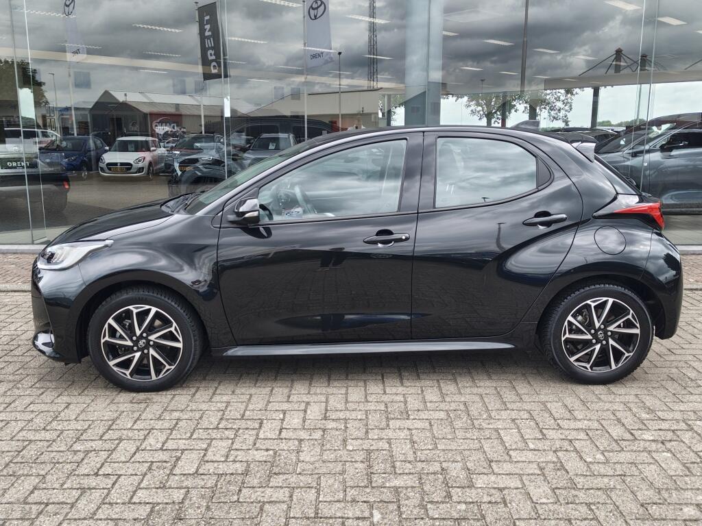 Toyota Yaris 1.5 Hybrid Dynamic | NL Auto | All Season | Keyless Entry & Star - Image 3