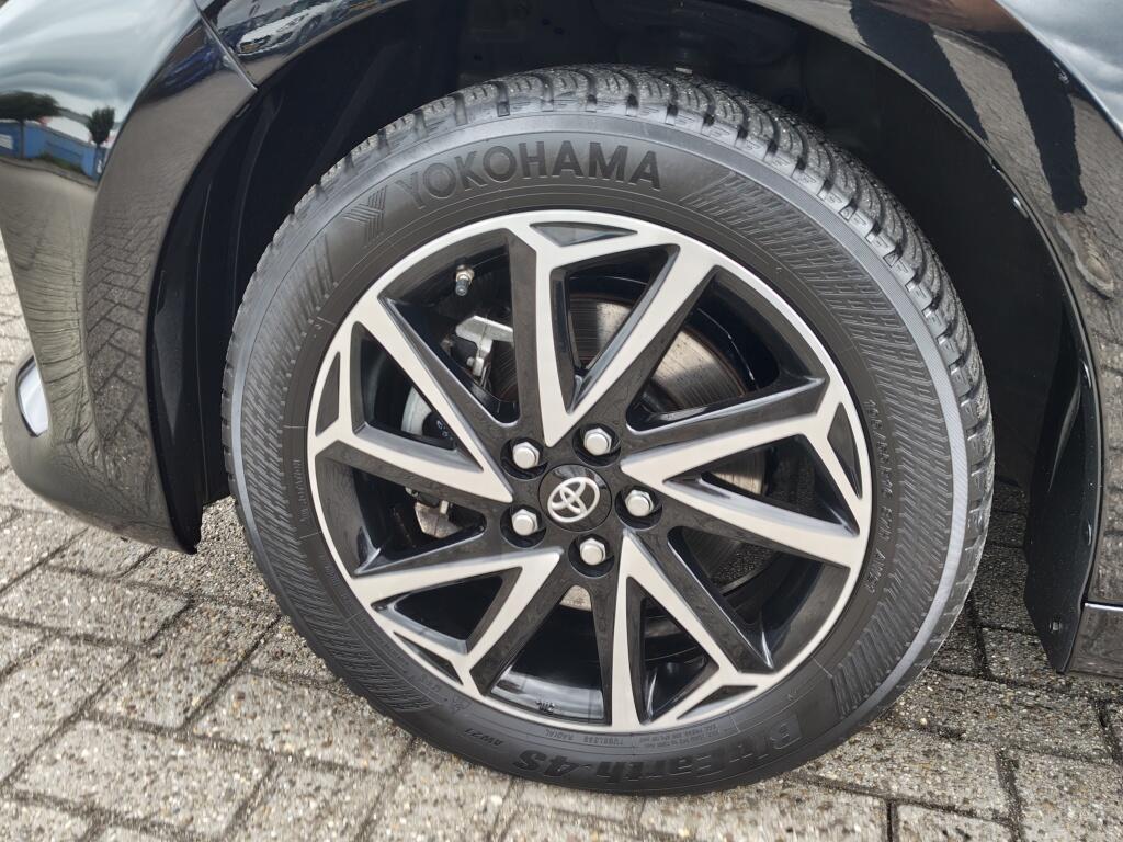 Toyota Yaris 1.5 Hybrid Dynamic | NL Auto | All Season | Keyless Entry & Star - Image 35