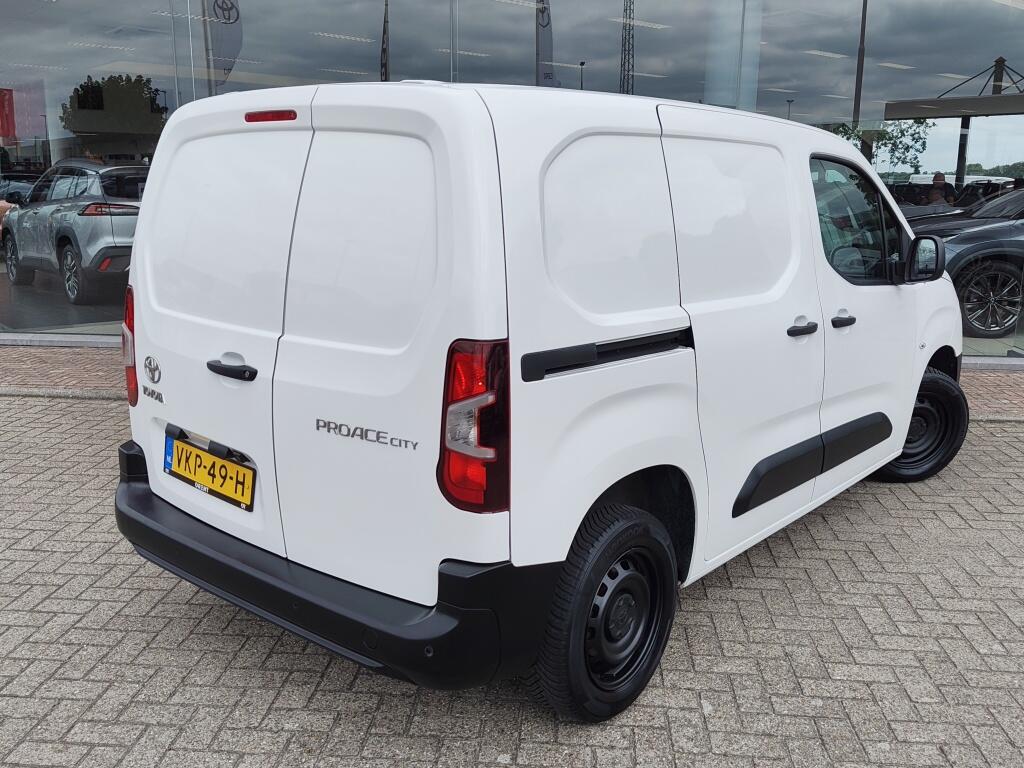 Toyota PROACE CITY 1.5 D-4D Navigator | All Seasons | Cruise Control | Android Auto - Image 4
