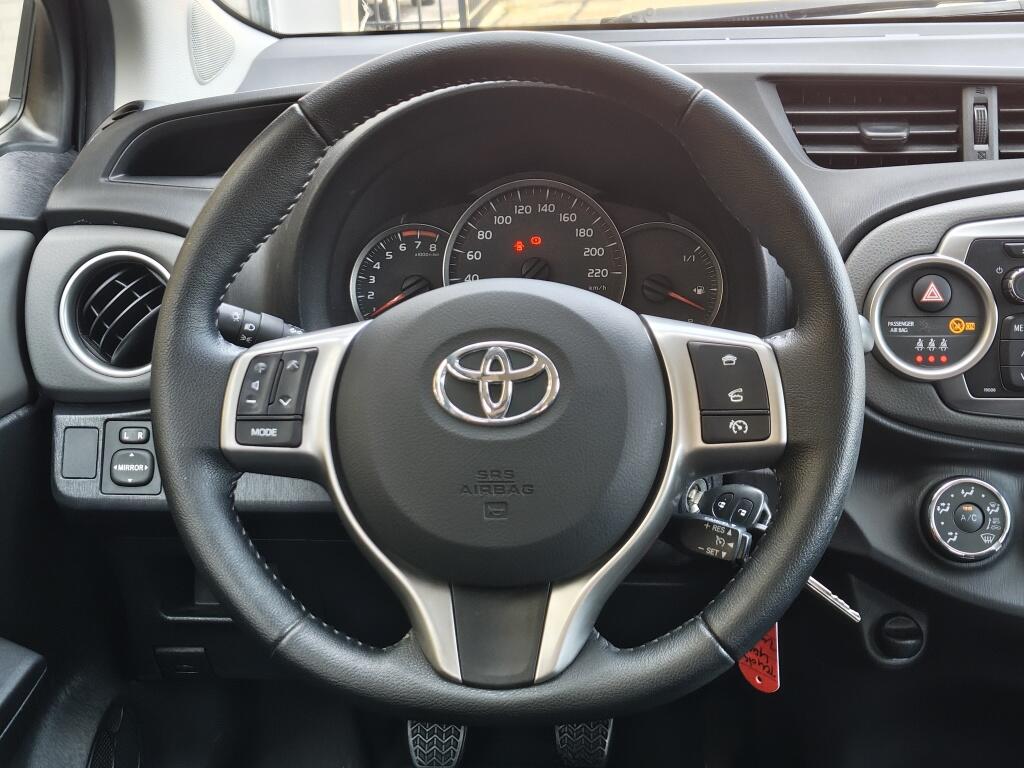 Toyota Yaris 1.3 VVT-i Aspiration | Navi | Cruise Control | Achteruitrijcamer - Image 9
