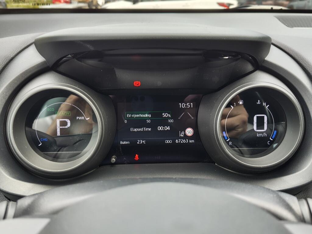 Toyota Yaris 1.5 Hybrid Dynamic Bi-Tone | Trekhaak Afneembaar | Navi | Keyles - Image 11
