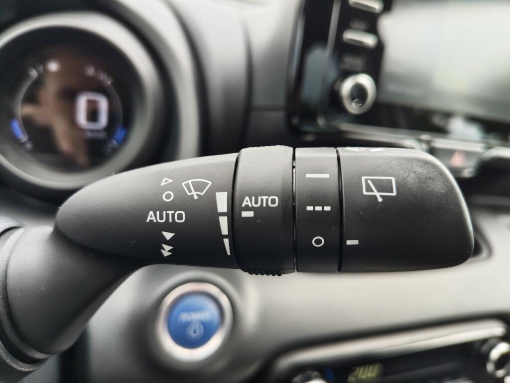 Toyota Yaris 1.5 Hybrid Dynamic Bi-Tone | Trekhaak Afneembaar | Navi | Keyles - Image 13