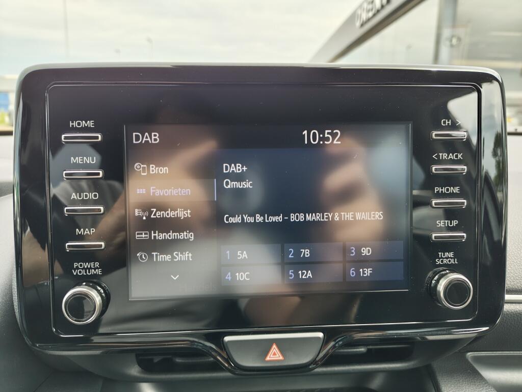 Toyota Yaris 1.5 Hybrid Dynamic Bi-Tone | Trekhaak Afneembaar | Navi | Keyles - Image 17