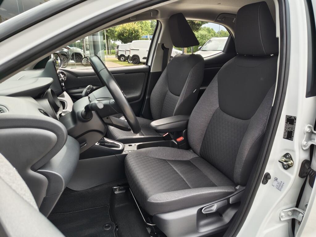 Toyota Yaris 1.5 Hybrid Dynamic Bi-Tone | Trekhaak Afneembaar | Navi | Keyles - Image 28