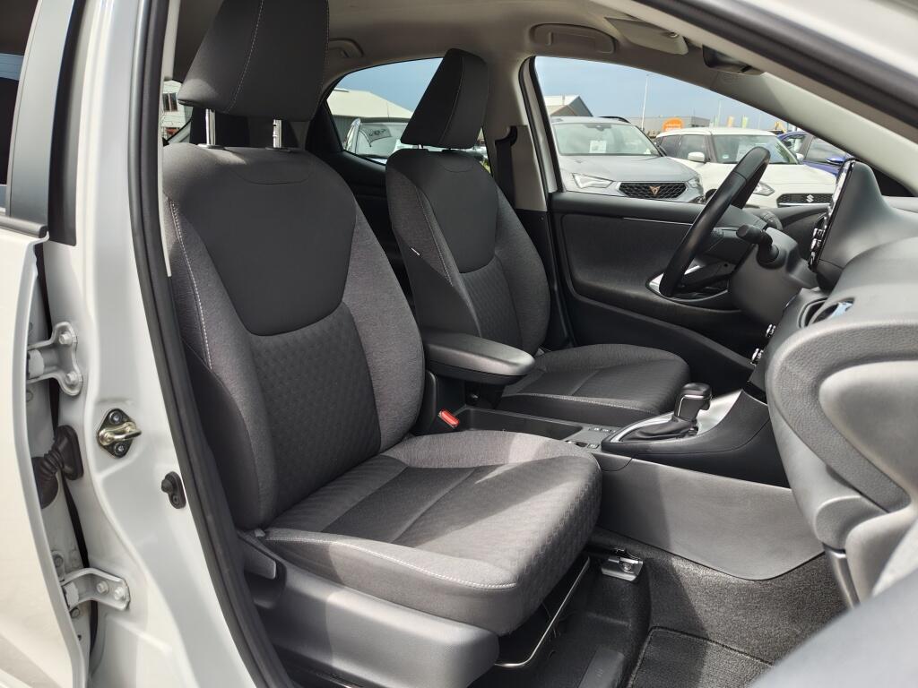 Toyota Yaris 1.5 Hybrid Dynamic Bi-Tone | Trekhaak Afneembaar | Navi | Keyles - Image 29