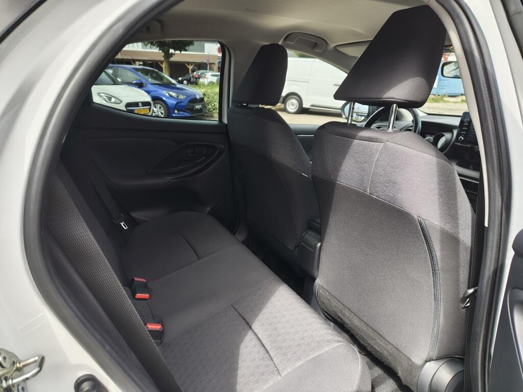 Toyota Yaris 1.5 Hybrid Dynamic Bi-Tone | Trekhaak Afneembaar | Navi | Keyles - Image 30