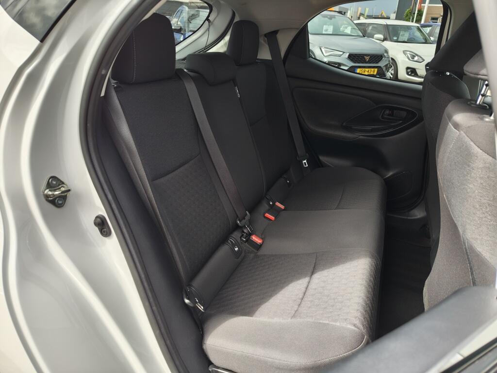 Toyota Yaris 1.5 Hybrid Dynamic Bi-Tone | Trekhaak Afneembaar | Navi | Keyles - Image 31