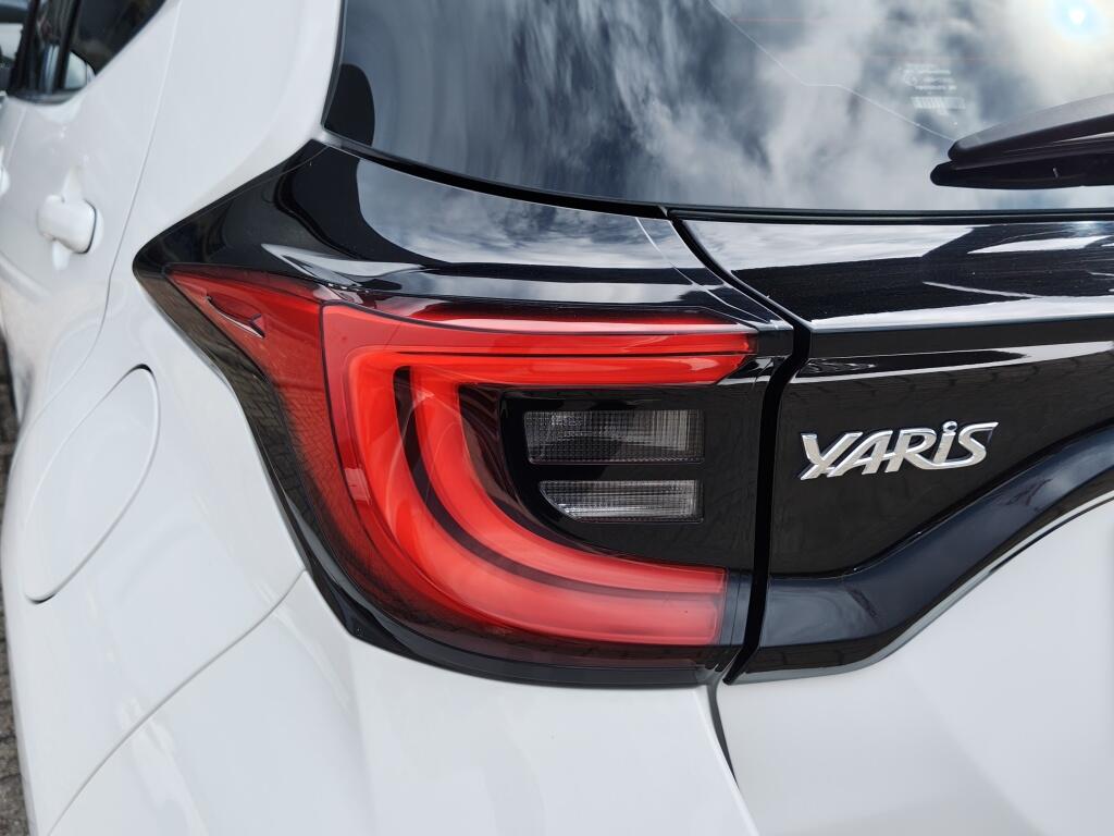 Toyota Yaris 1.5 Hybrid Dynamic Bi-Tone | Trekhaak Afneembaar | Navi | Keyles - Image 35