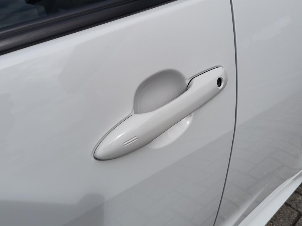 Toyota Yaris 1.5 Hybrid Dynamic Bi-Tone | Trekhaak Afneembaar | Navi | Keyles - Image 37