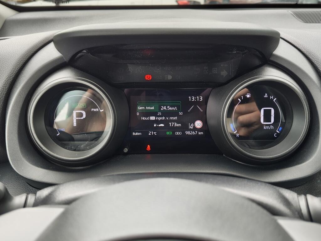 Toyota Yaris 1.5 Hybrid Dynamic | Trekhaak Afn. | All Seasons | Navi | Keyless Entry & Star - Image 11