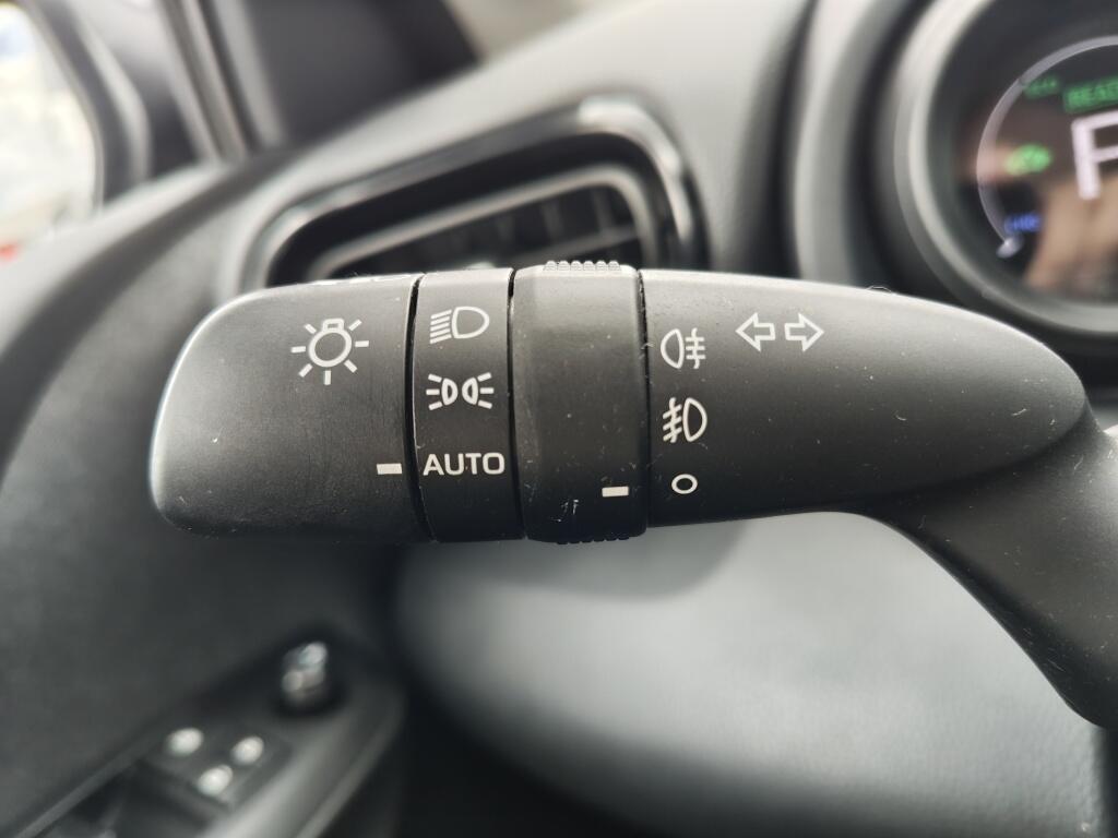 Toyota Yaris 1.5 Hybrid Dynamic | Trekhaak Afn. | All Seasons | Navi | Keyless Entry & Star - Image 12