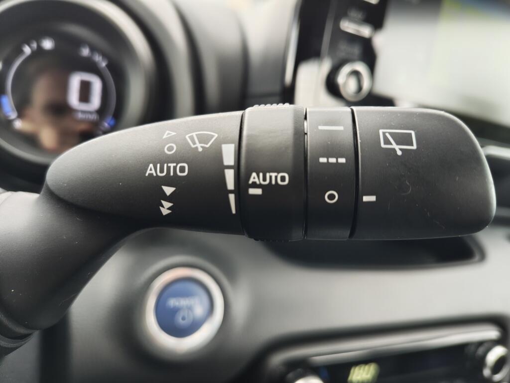 Toyota Yaris 1.5 Hybrid Dynamic | Trekhaak Afn. | All Seasons | Navi | Keyless Entry & Star - Image 13