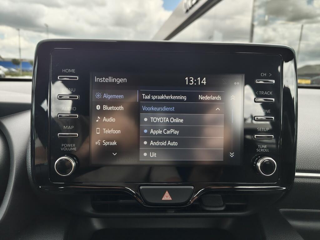 Toyota Yaris 1.5 Hybrid Dynamic | Trekhaak Afn. | All Seasons | Navi | Keyless Entry & Star - Image 18