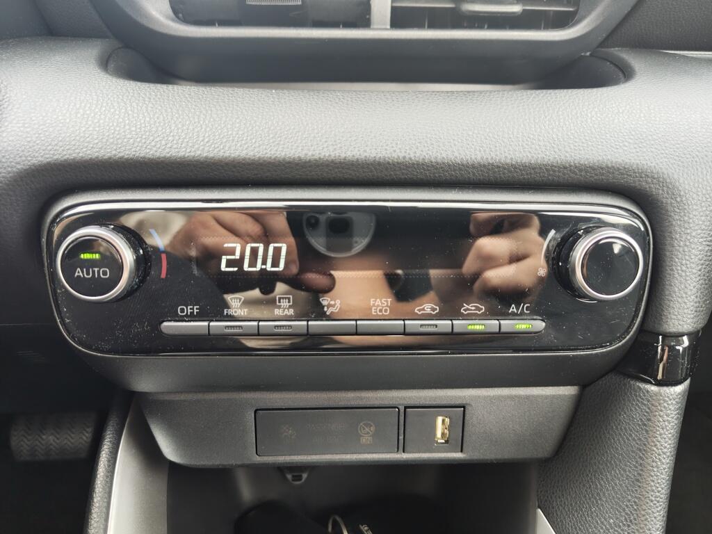 Toyota Yaris 1.5 Hybrid Dynamic | Trekhaak Afn. | All Seasons | Navi | Keyless Entry & Star - Image 20