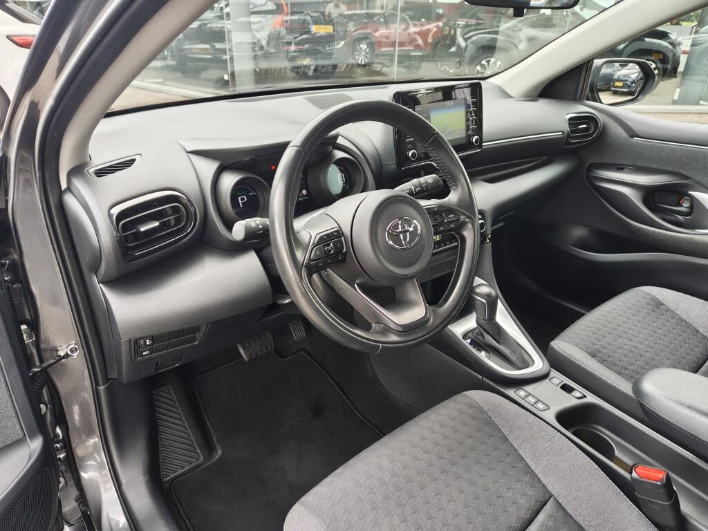 Toyota Yaris 1.5 Hybrid Dynamic | Trekhaak Afn. | All Seasons | Navi | Keyless Entry & Star - Image 25