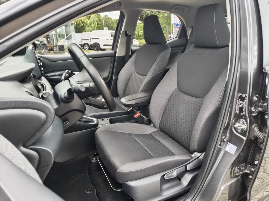 Toyota Yaris 1.5 Hybrid Dynamic | Trekhaak Afn. | All Seasons | Navi | Keyless Entry & Star - Image 26