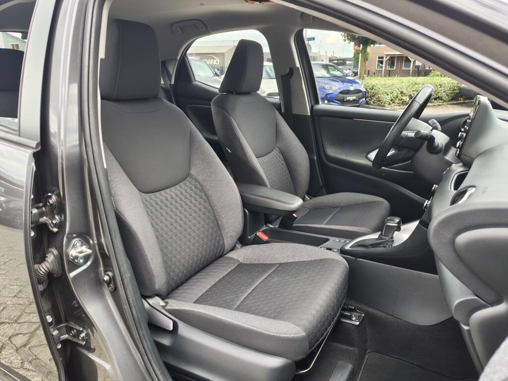 Toyota Yaris 1.5 Hybrid Dynamic | Trekhaak Afn. | All Seasons | Navi | Keyless Entry & Star - Image 27