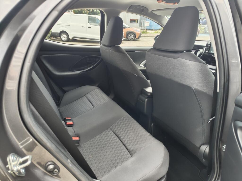Toyota Yaris 1.5 Hybrid Dynamic | Trekhaak Afn. | All Seasons | Navi | Keyless Entry & Star - Image 28