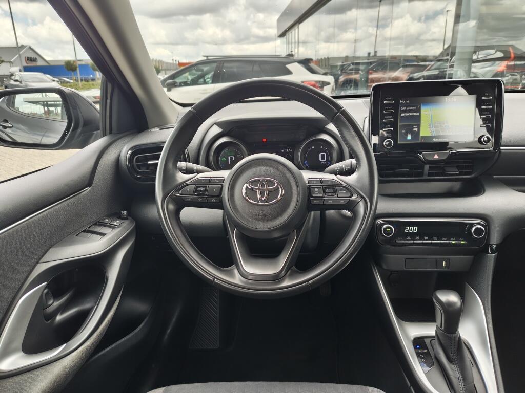 Toyota Yaris 1.5 Hybrid Dynamic | Trekhaak Afn. | All Seasons | Navi | Keyless Entry & Star - Image 9