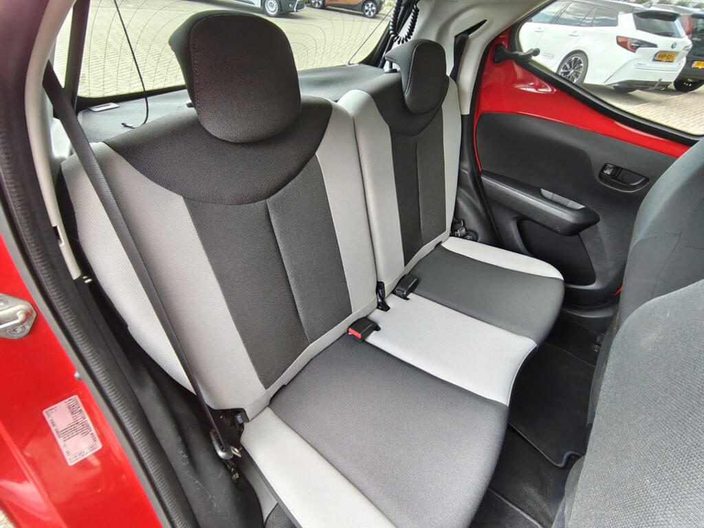 Toyota Aygo 1.0 VVT-i x-fun | Airco | Bluetooth | El. Raambediening | - Image 25